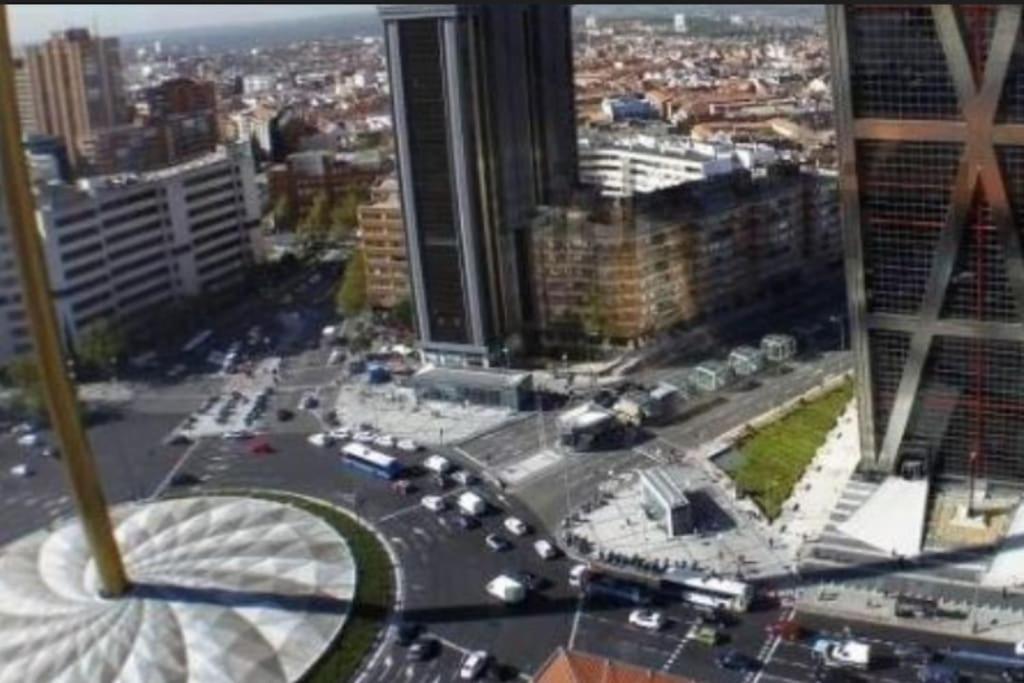 Apartment Vintage On Plaza Castilla, Madrid