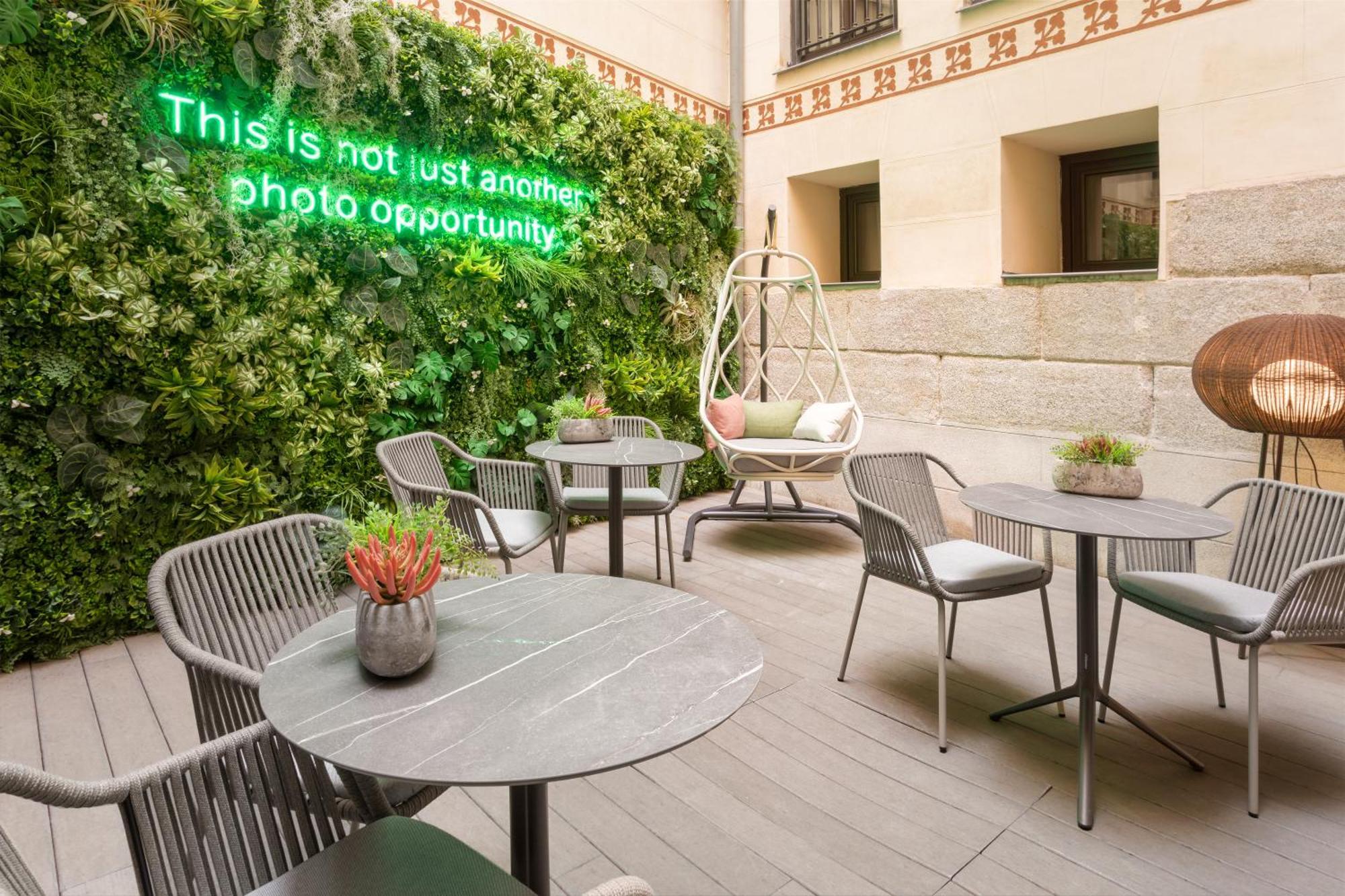 Hotel Catalonia Cortes 4*