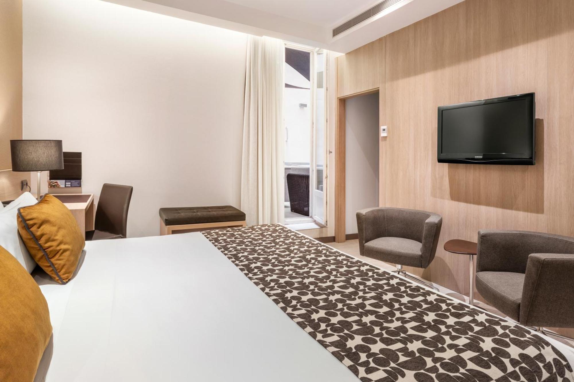 Catalonia Plaza Mayor Hotel 4*