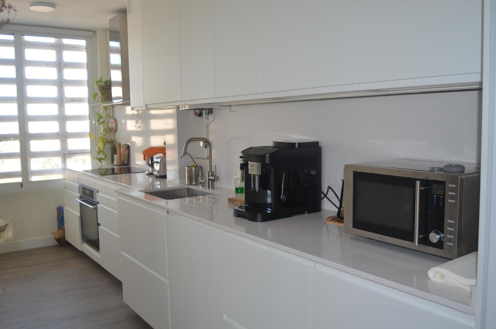 Luxury Renovated With Terrace In Apartment *