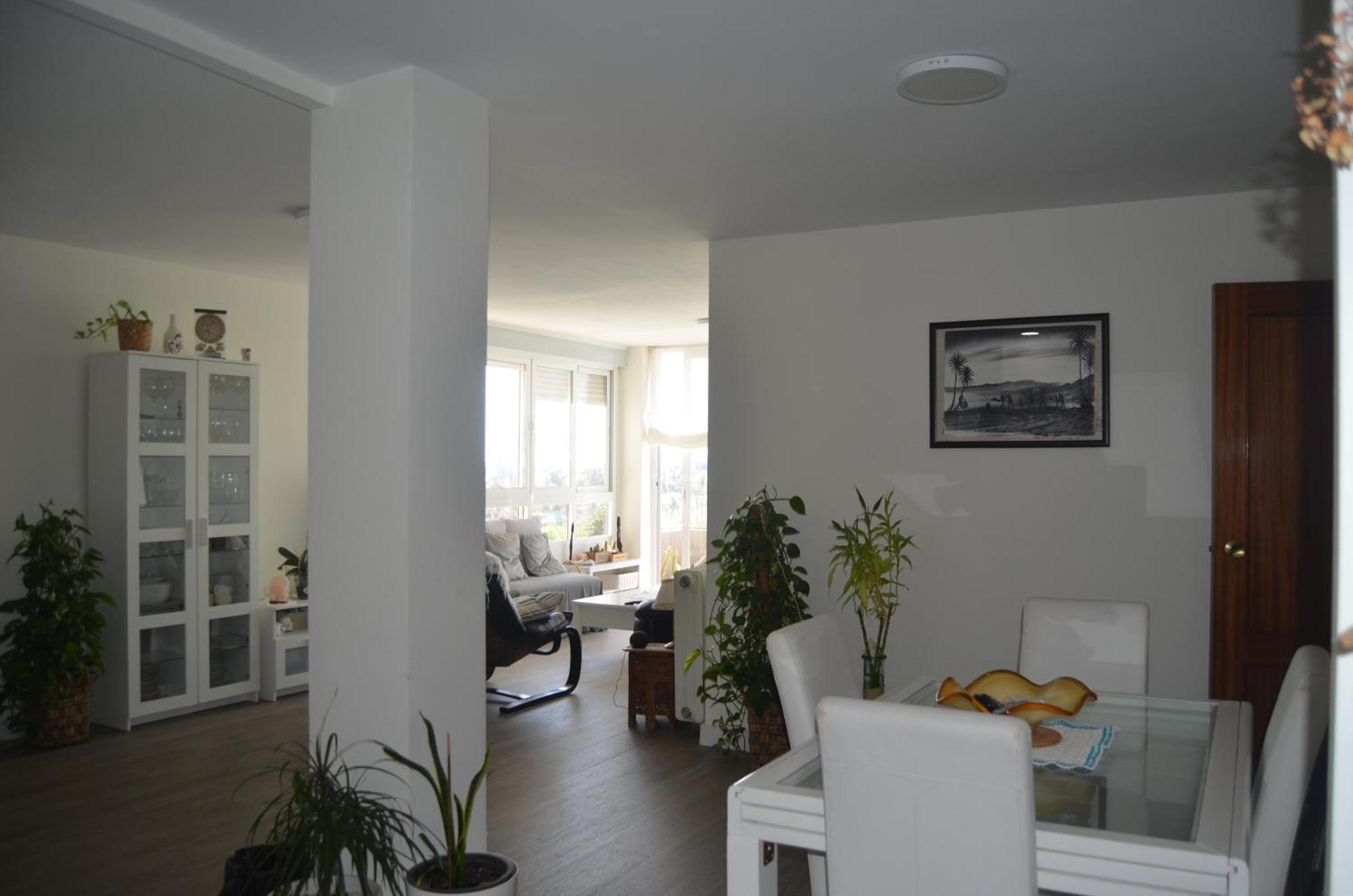 Luxury Renovated With Terrace In Apartment *