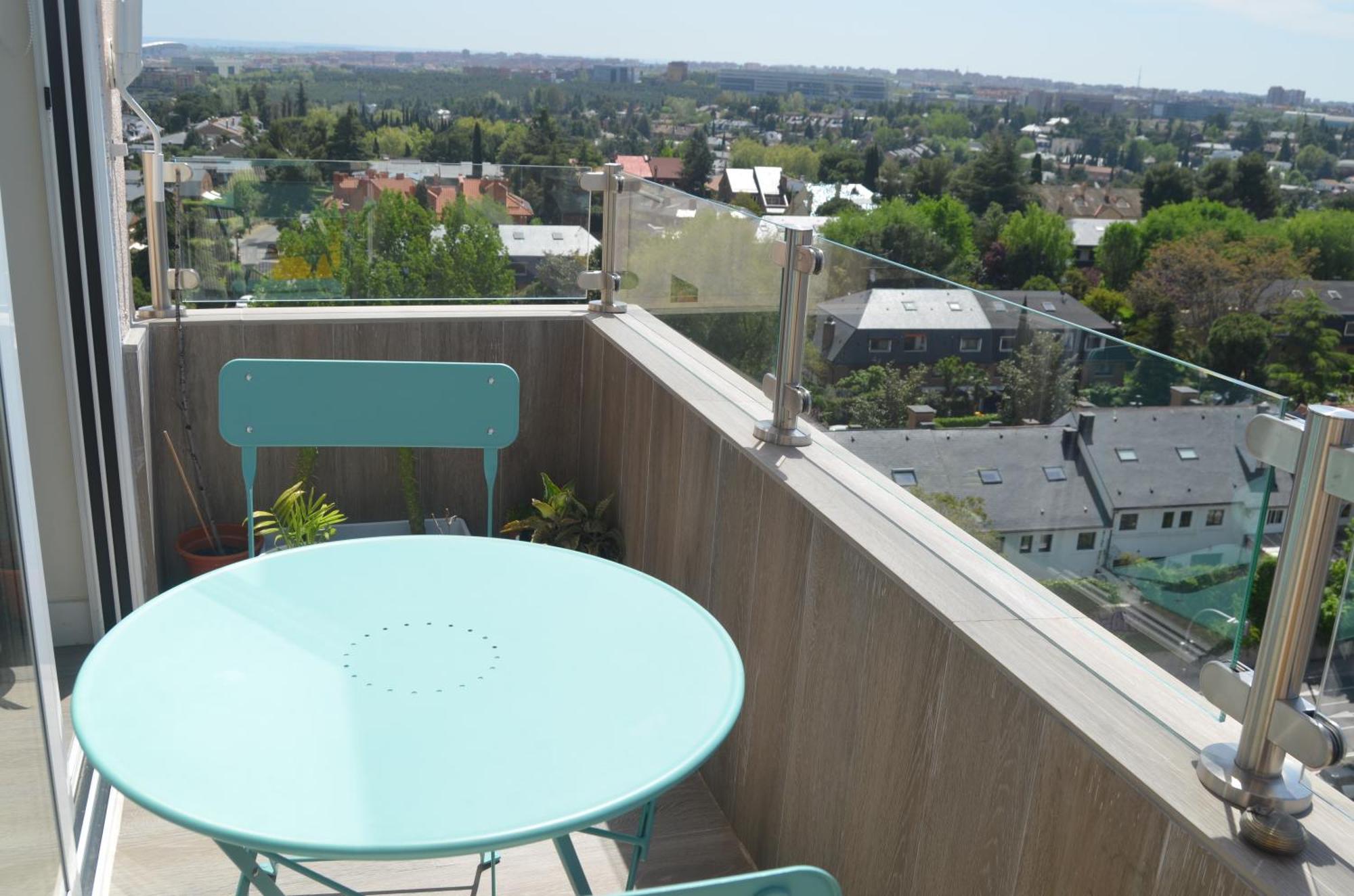 Luxury Renovated With Terrace In Madrid