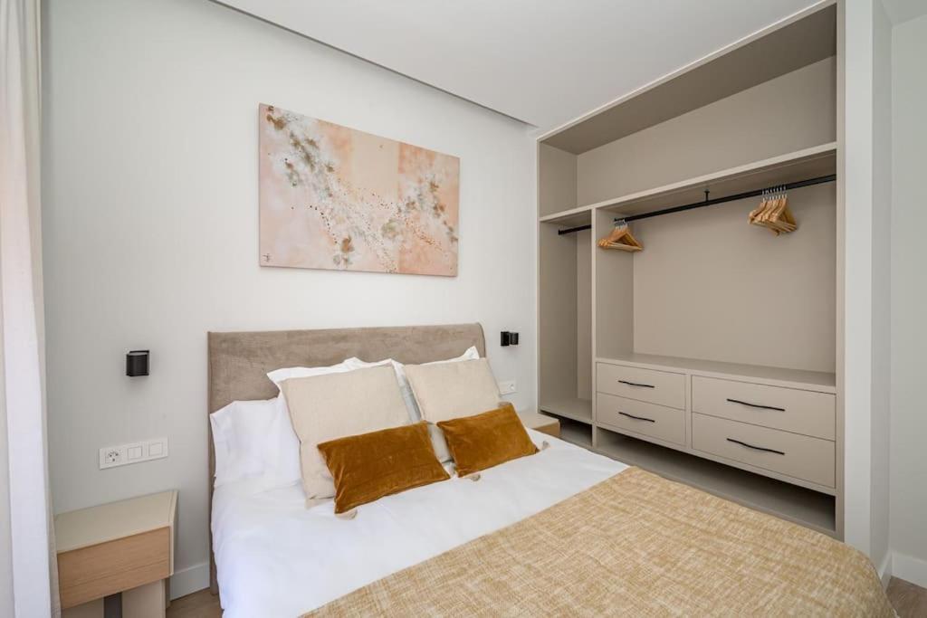 Malasana Viii Calle Jesus Del Valle 3br 3bh Apartamento *