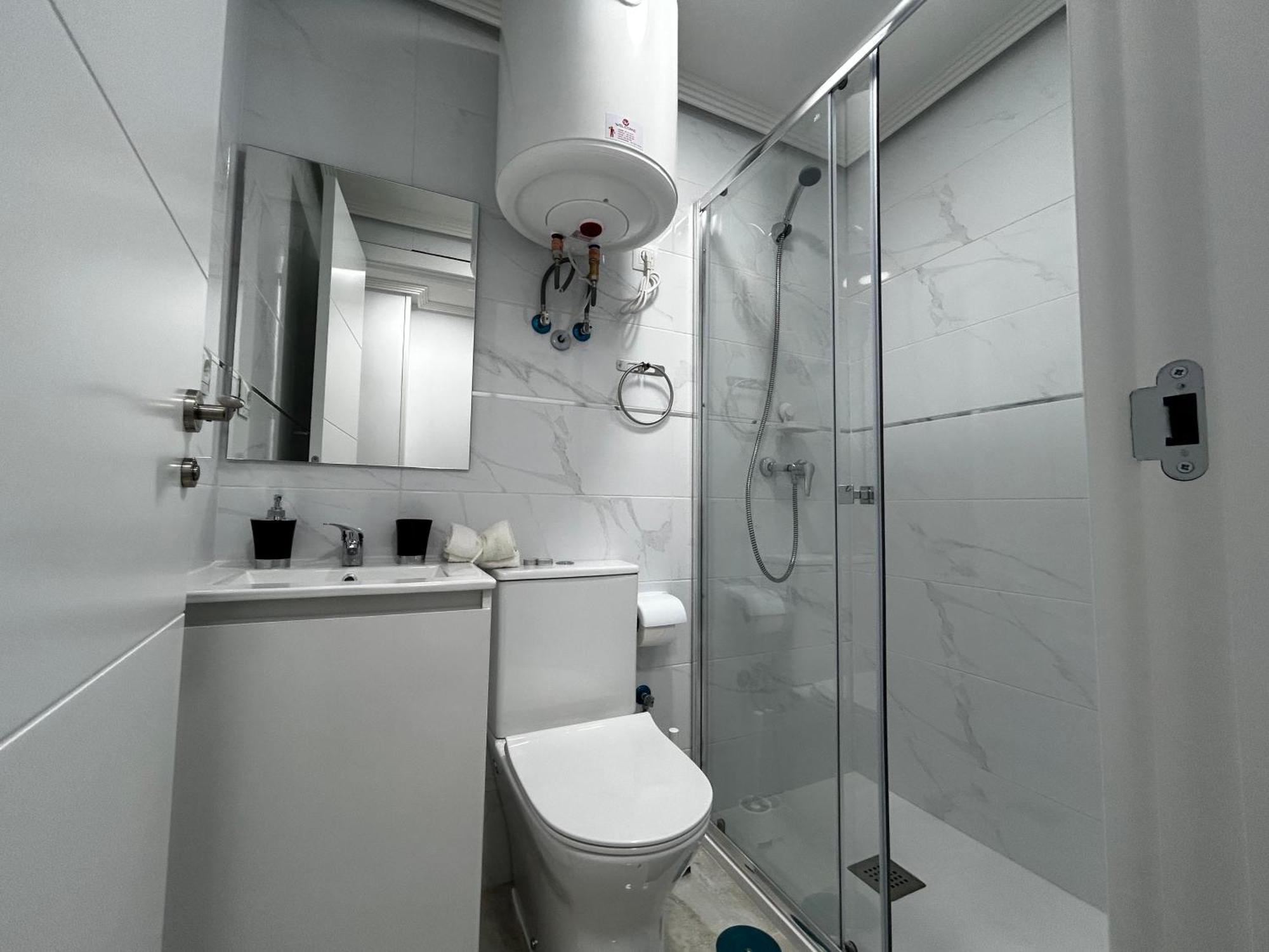 Doble Con Bano Privado En El Centro De Bed and breakfast Madrid