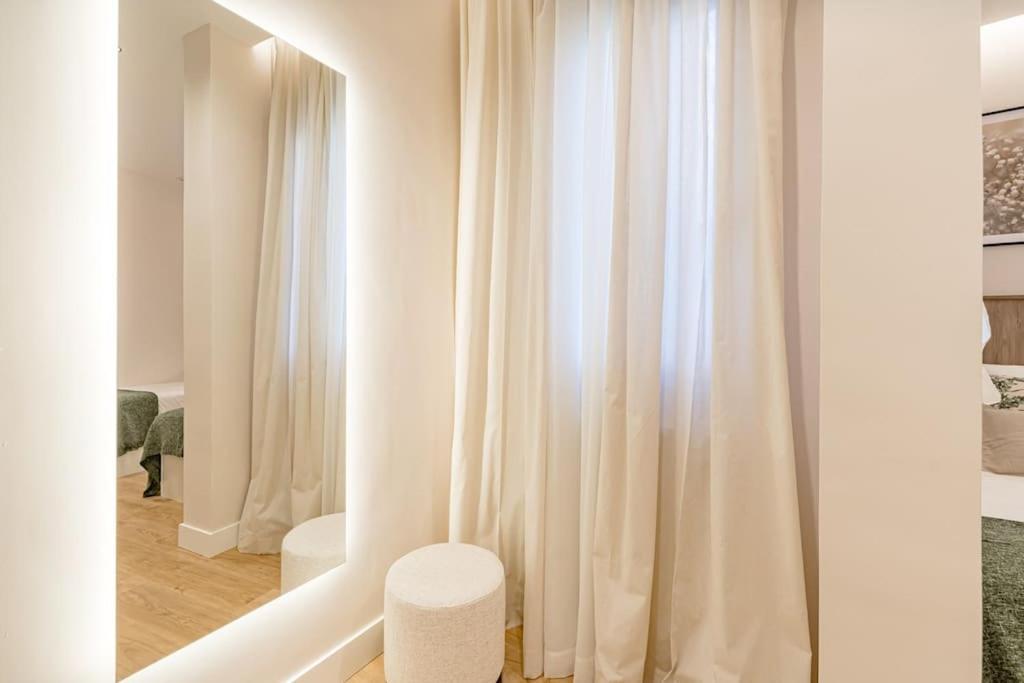 Apartamento Centro Ix Calle Caballero De Gracia 2br 2bh Madrid