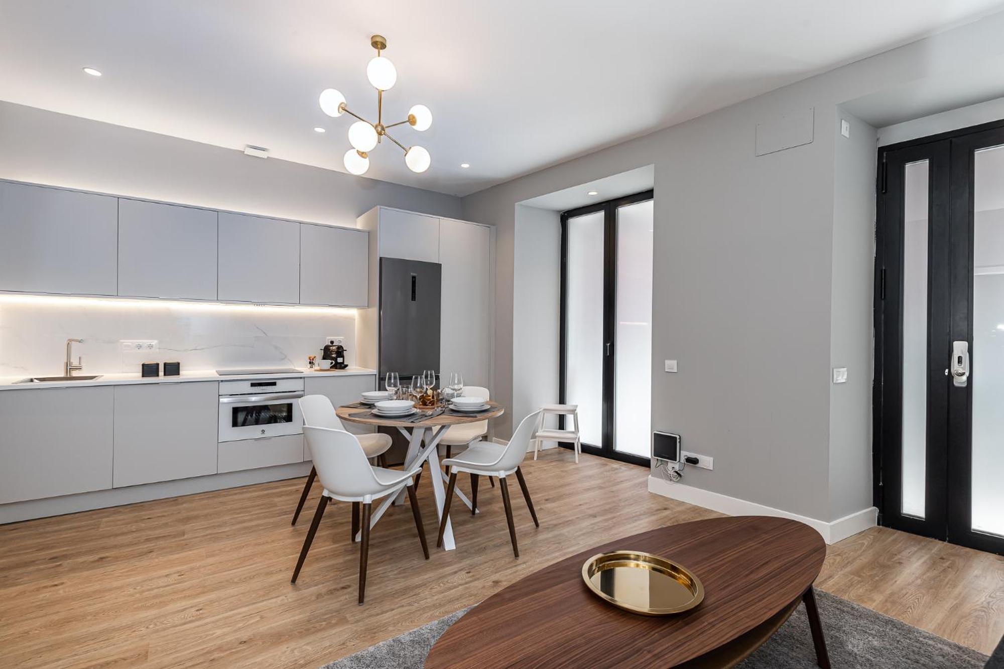 Waou Essence Iii Anton Martin - Corta Duracion Apartamento
