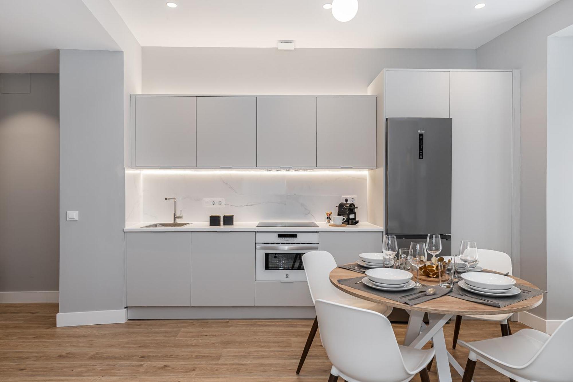 Waou Essence Iii Anton Martin - Corta Duracion Apartamento *