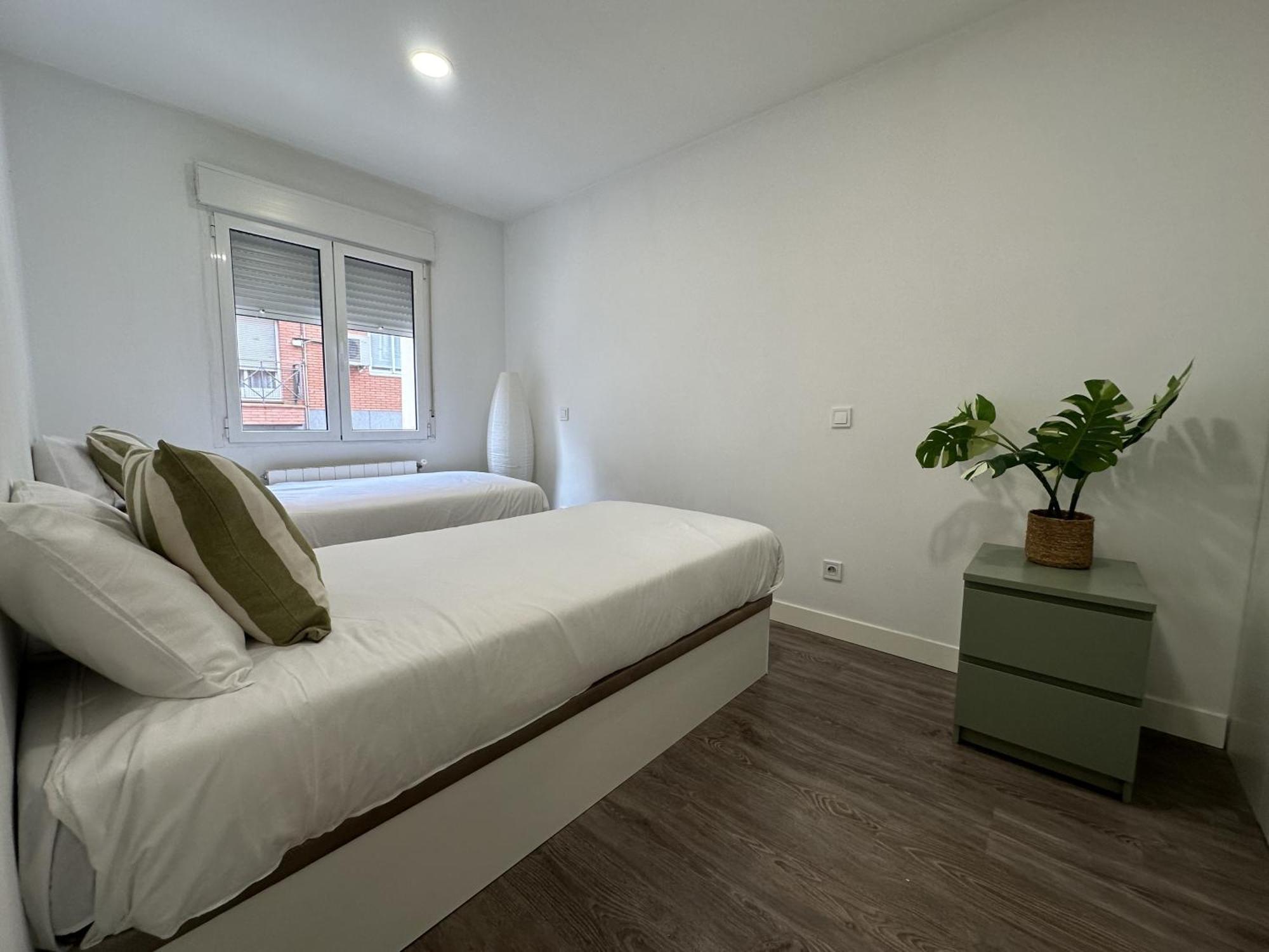 Apartment Dos Habs Urgel R3