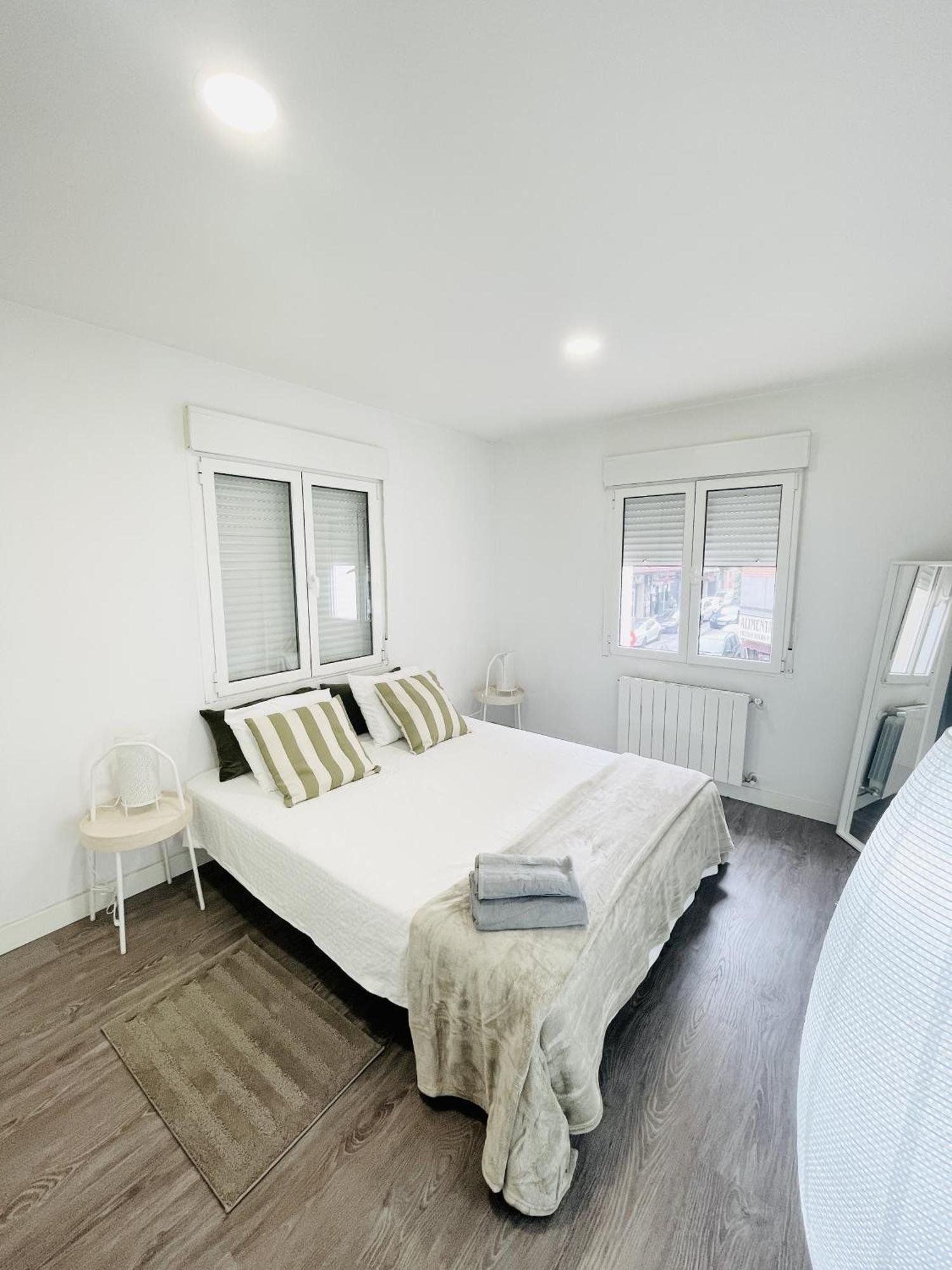 Apartment Dos Habs Urgel R3 *