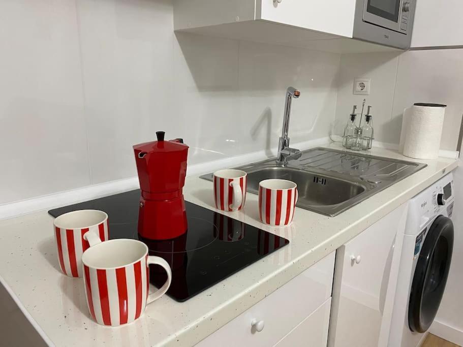 Comodo Y Tranquilo A 2 Minutos Del Metro Apartamento Madrid