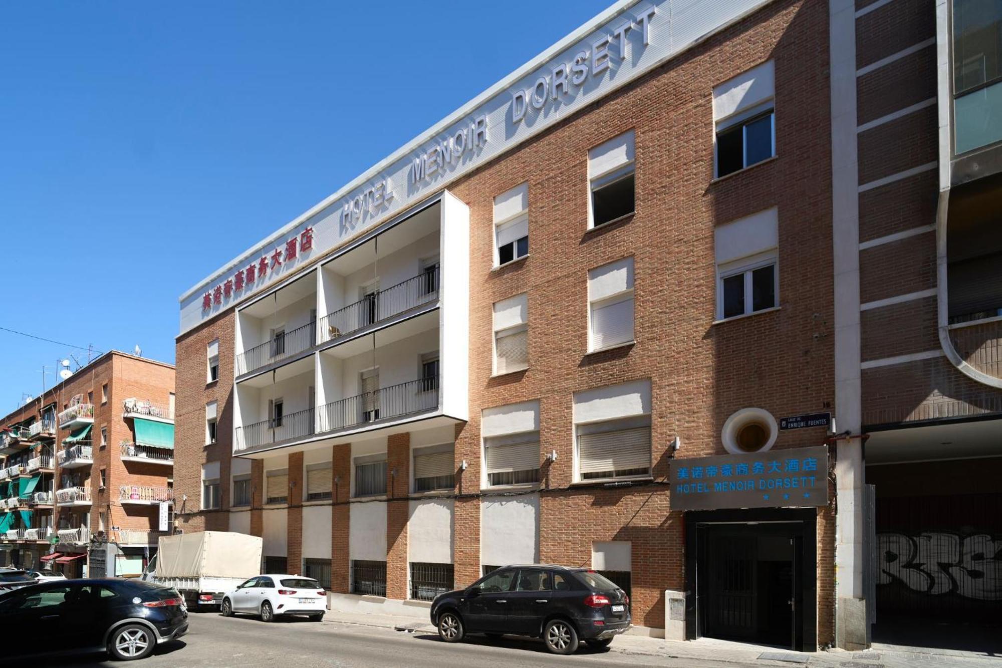 Menoir Dorsett Usera