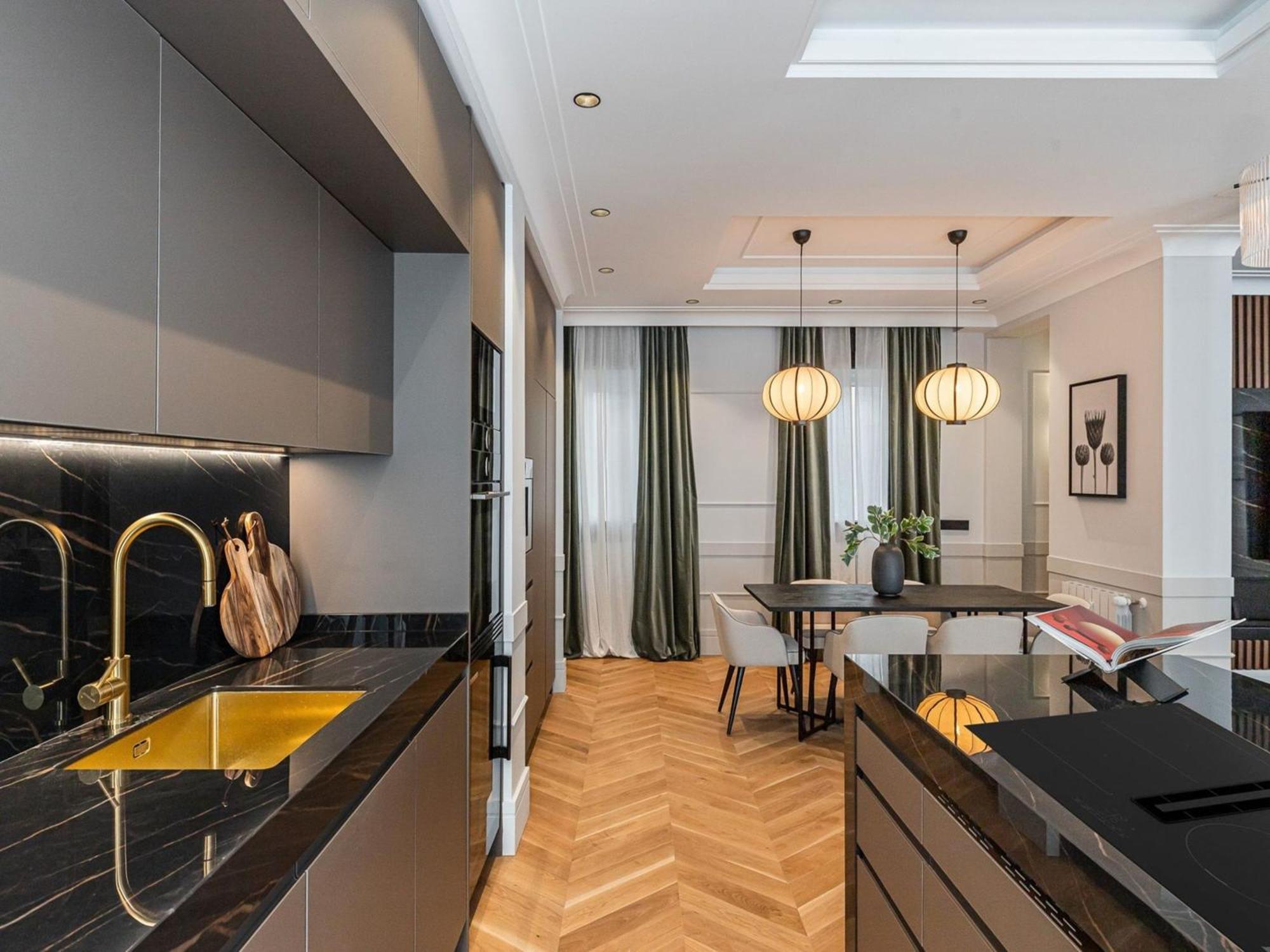 Royal Crest Deluxe Madrid