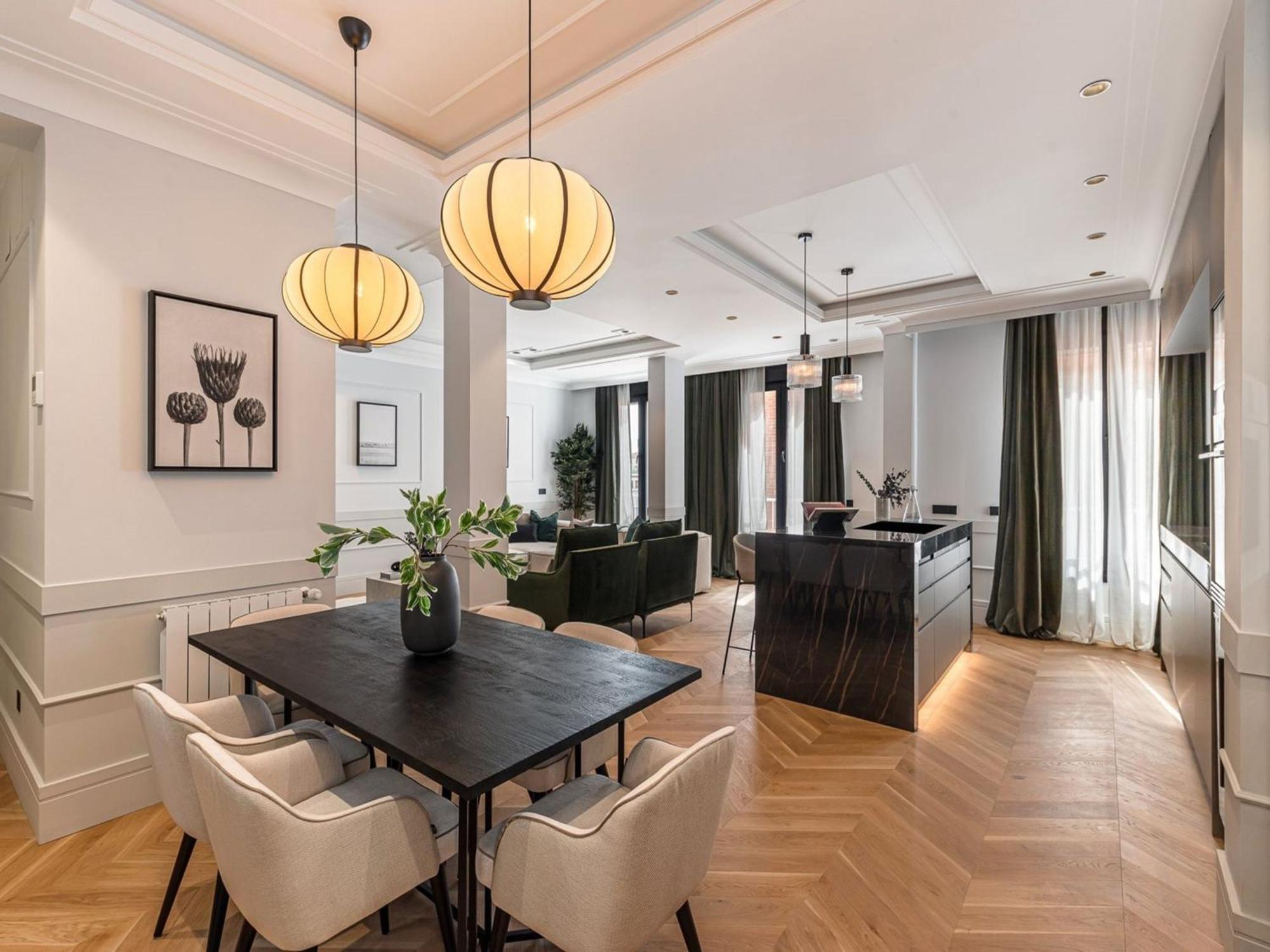 Royal Crest Deluxe * Madrid