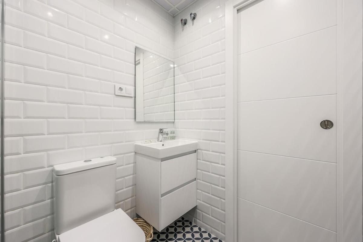 Apartamento Urban Tranquility In With Modern Comforts