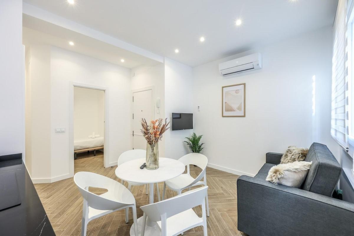 Urban Tranquility In With Modern Comforts Apartamento