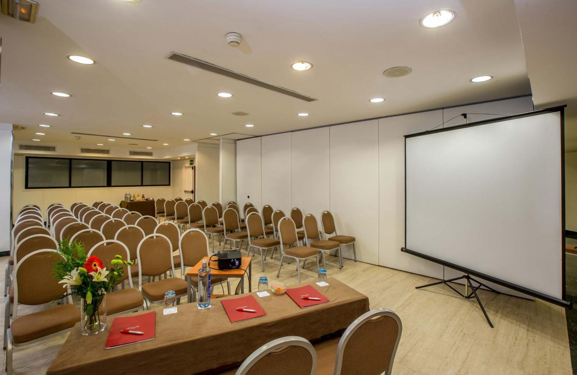 Hotel Leonardo Center 3*
