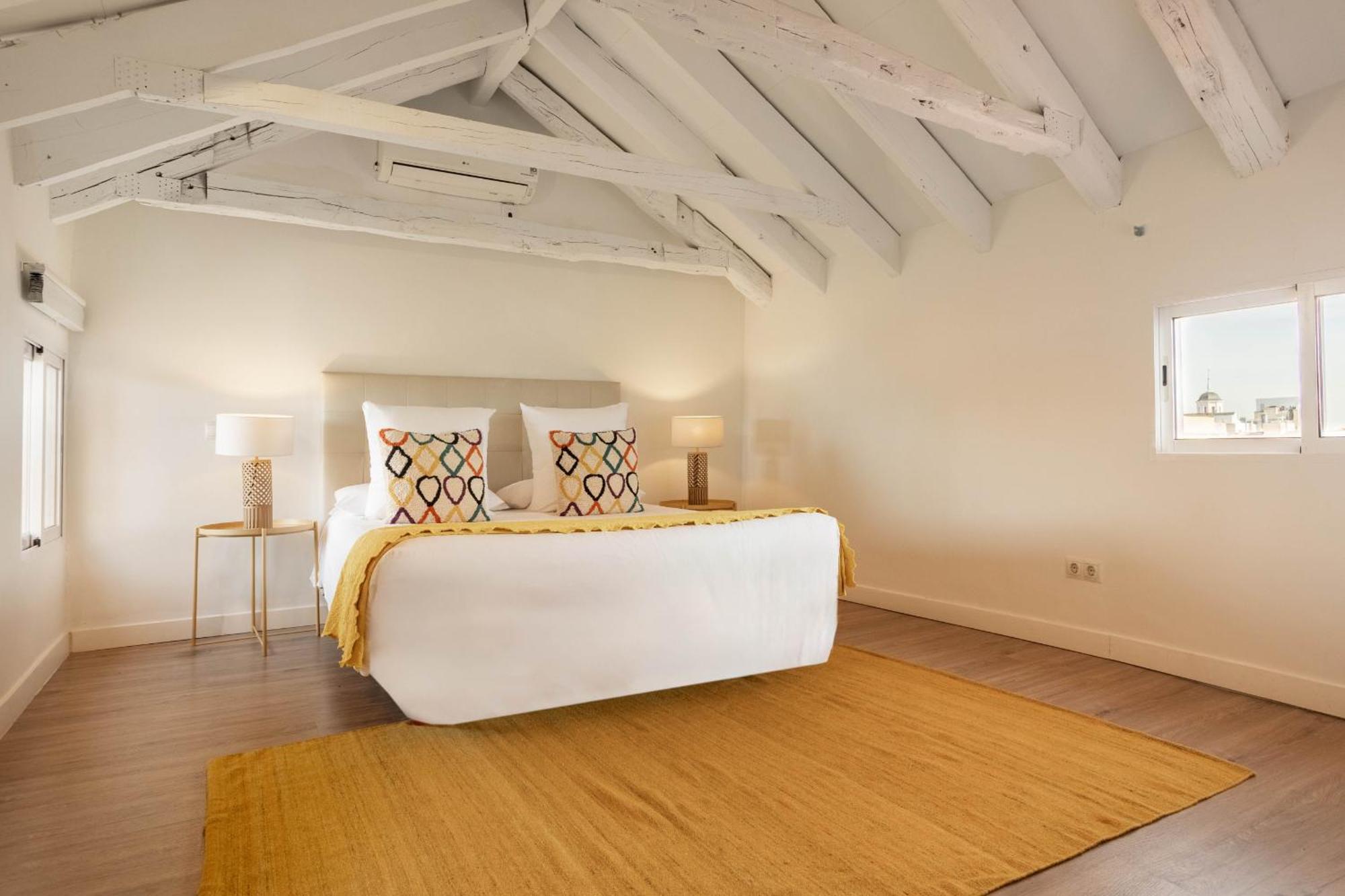 Mit House Plaza Mayor Attic En Apartamento