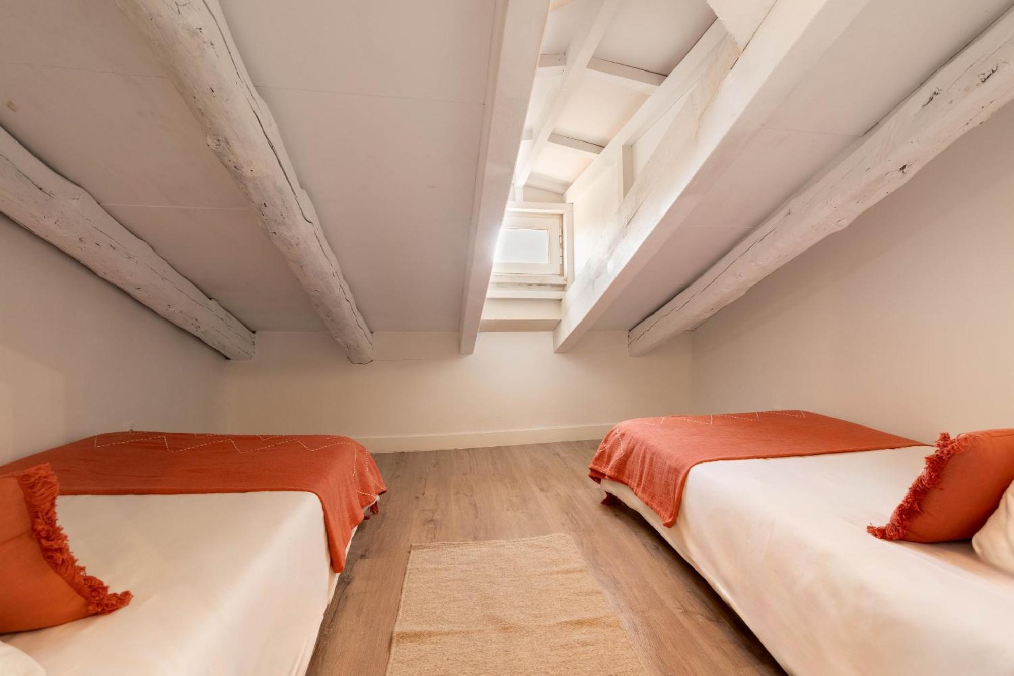 Mit House Plaza Mayor Attic En Apartamento *