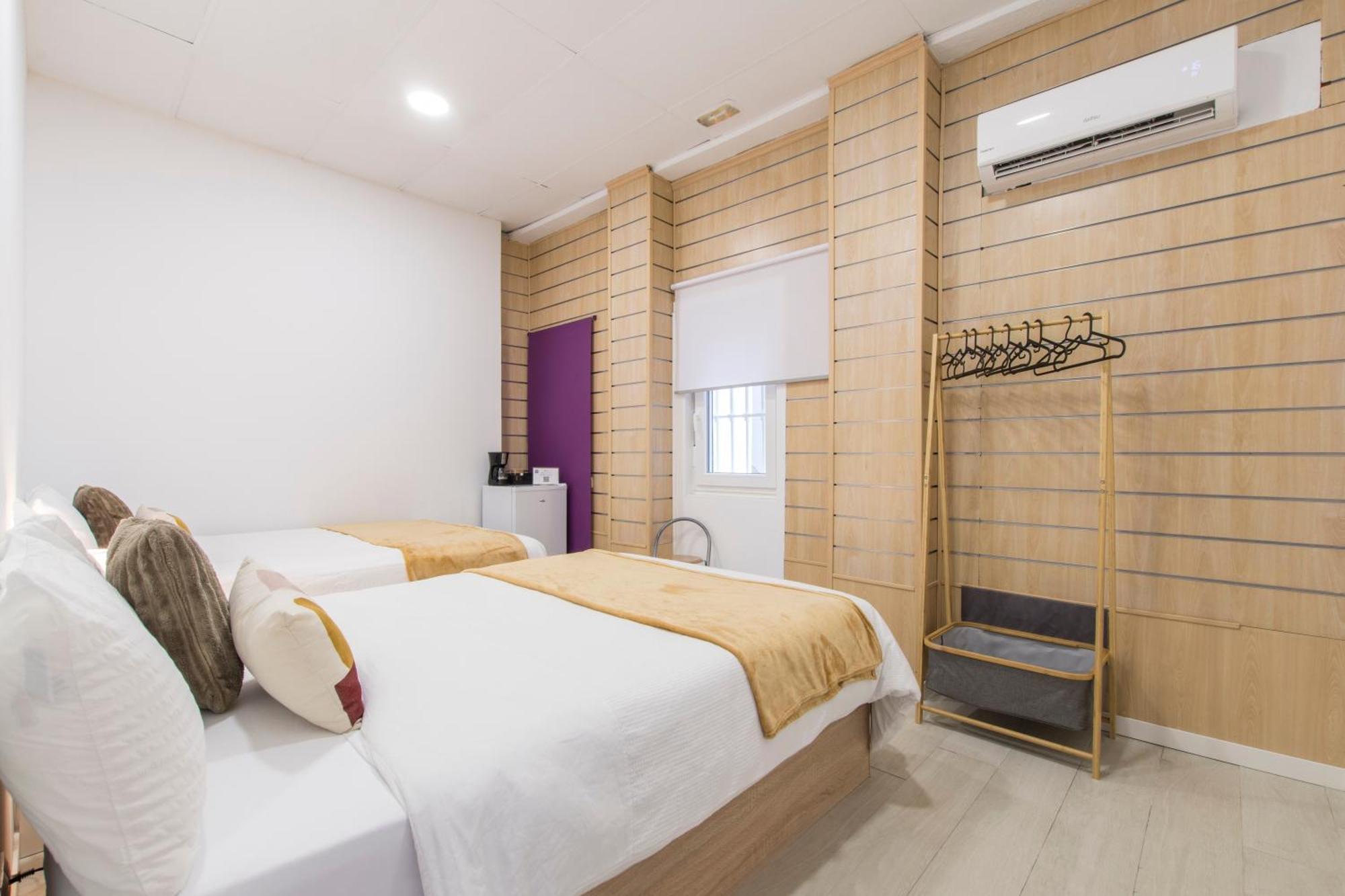 Alexa Host Hostal *