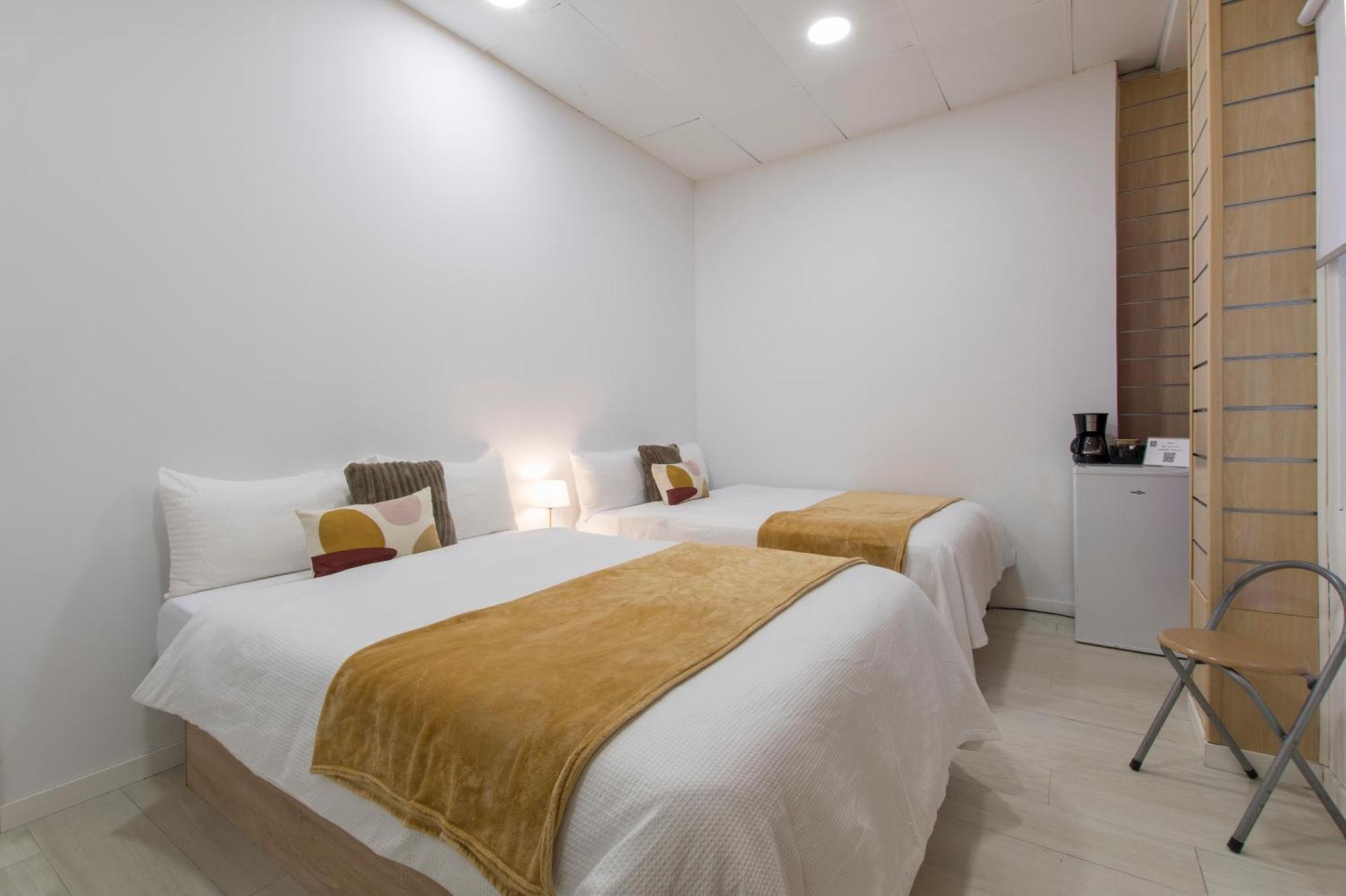 Alexa Host Hostal