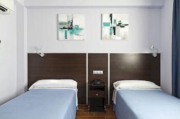 Avenida Barajas Pensión 3*
