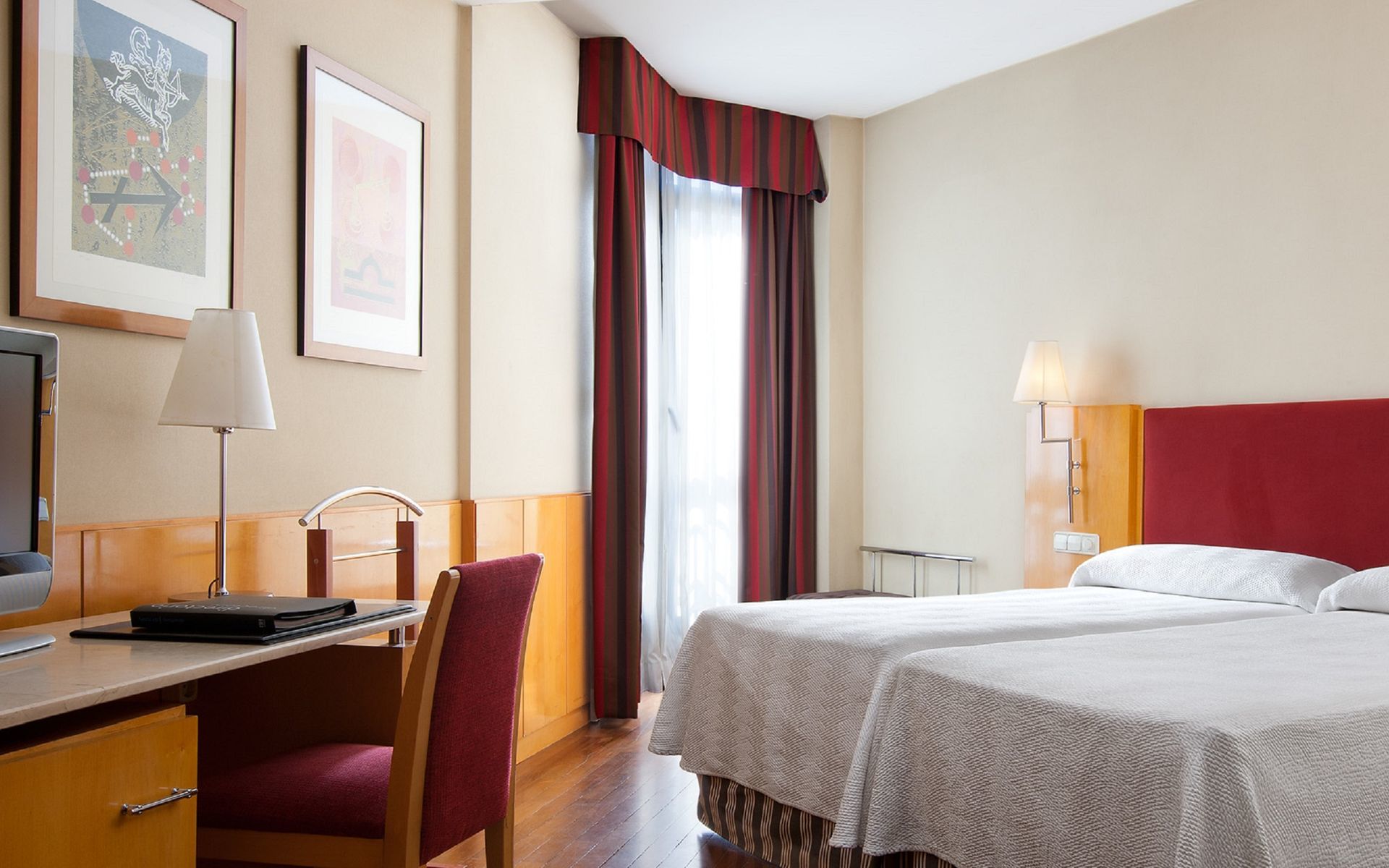 Hotel Leonardo Center 3*
