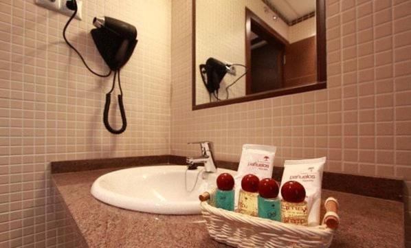 Avenida Barajas 3*