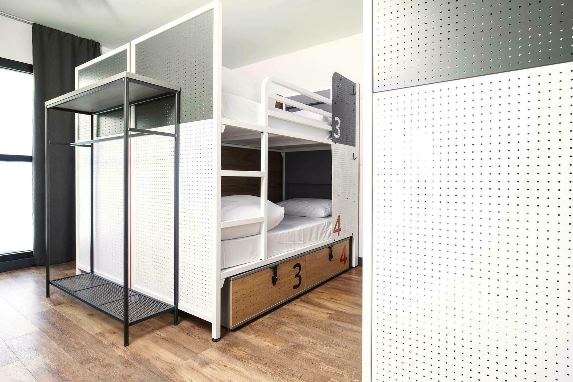 Generator Hostal Madrid