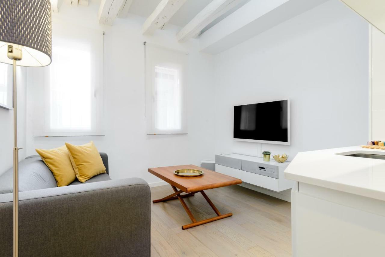 Reina Sofia - Buhardilas Con Encanto, Ac Apartment Madrid