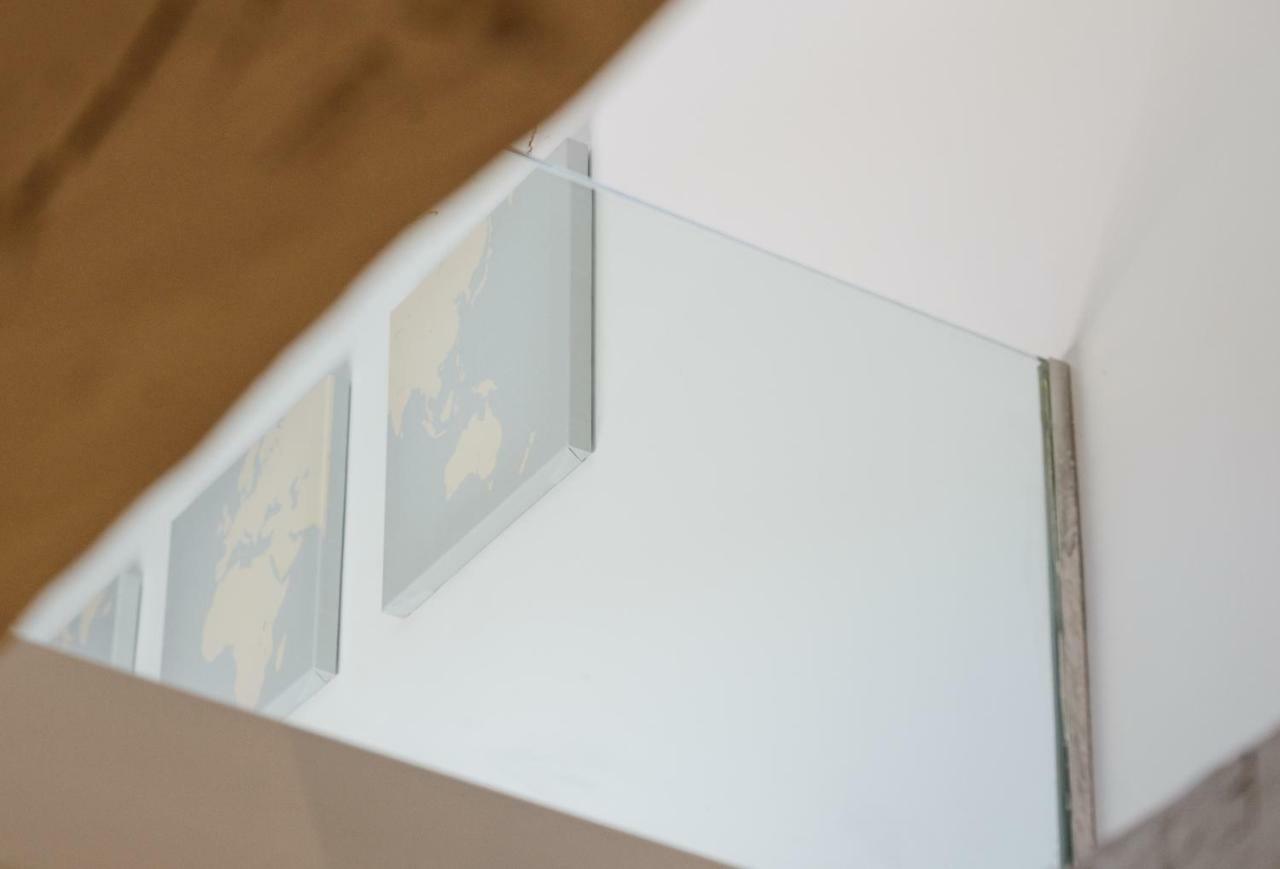 Reina Sofia - Buhardilas Con Encanto, Ac *