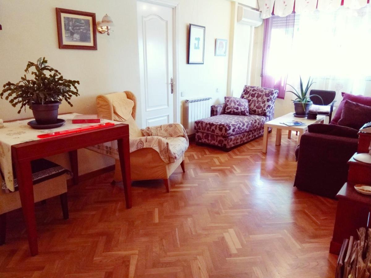 Cálido Y Bien Comunicado Habitación en casa particular Madrid