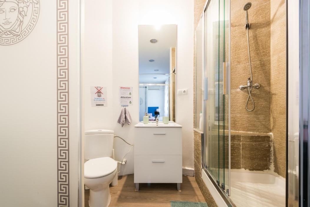 Apartment M&f 7 Rooms/7 Bathrooms Over Gran Via Madrid