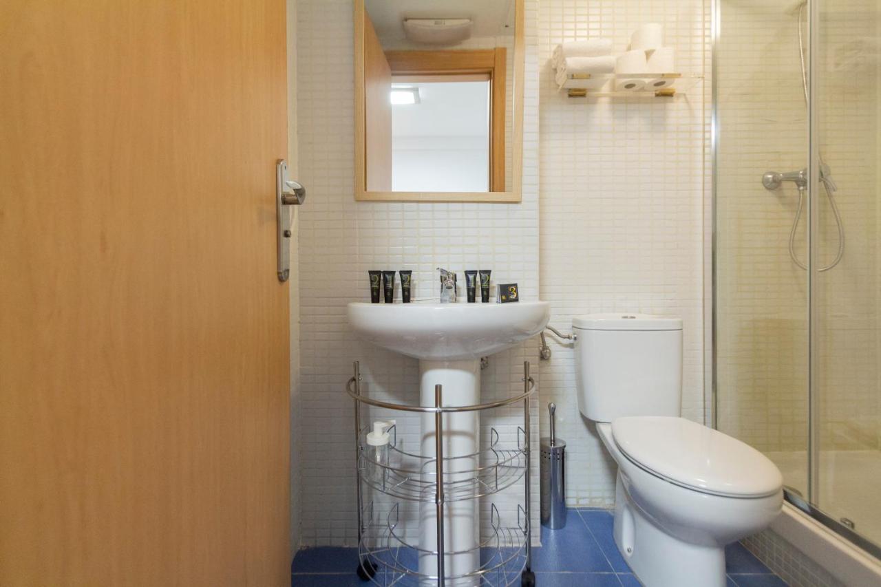 Apartamento Dobo Manoteras 3 *